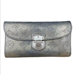 LOUIS VUITTON AMELIA MAHINA LEATHER TRIFOLD CONTINENTAL WALLET